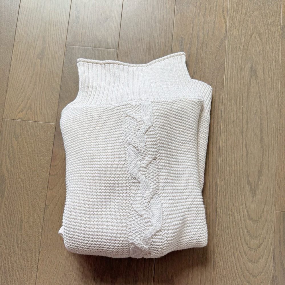 OFF WHITE GAP TURTLENECK CABLE KNIT SWEATER